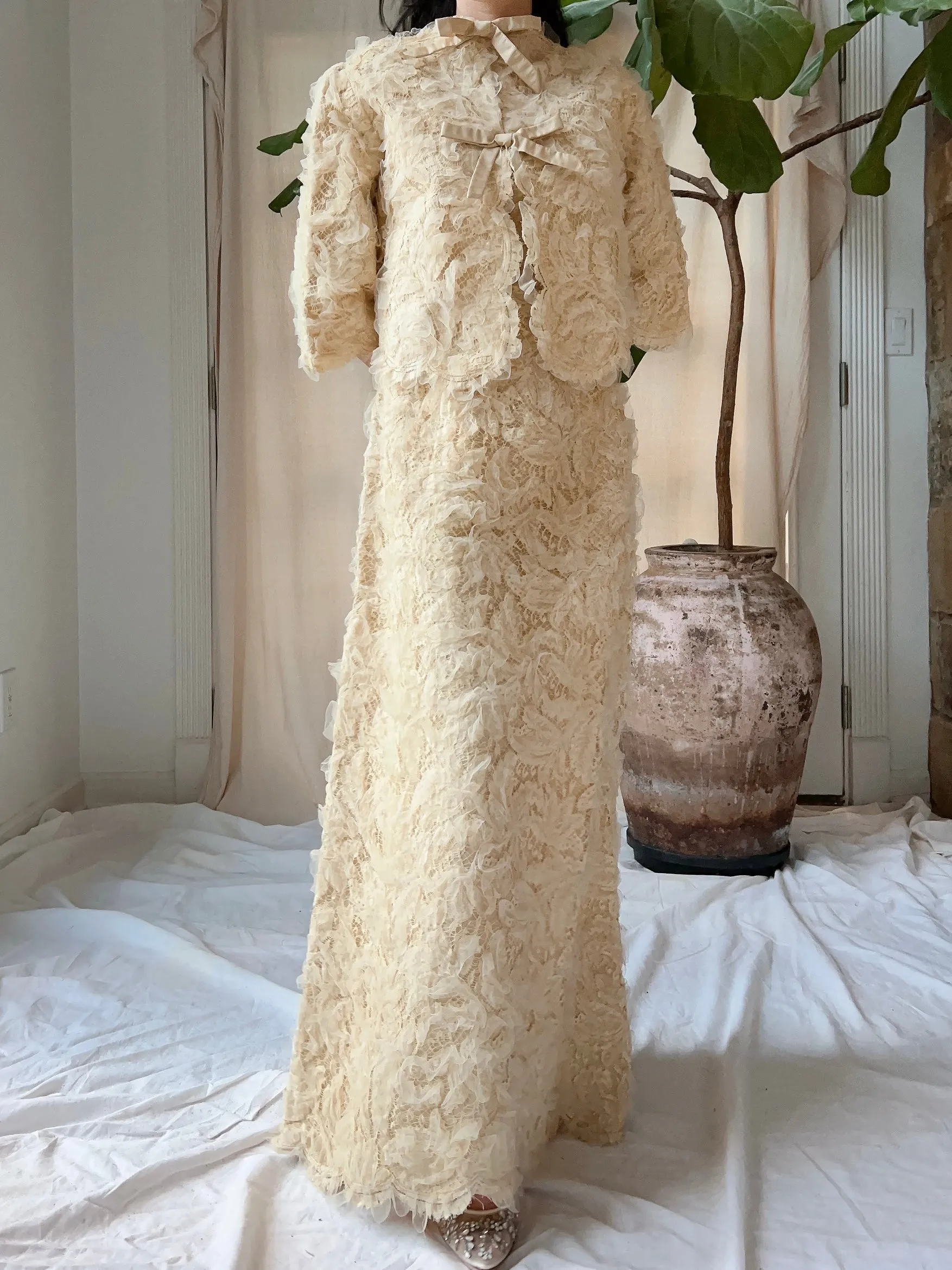 1960s Ecru Silk Ribbon Embroidered Set - M
