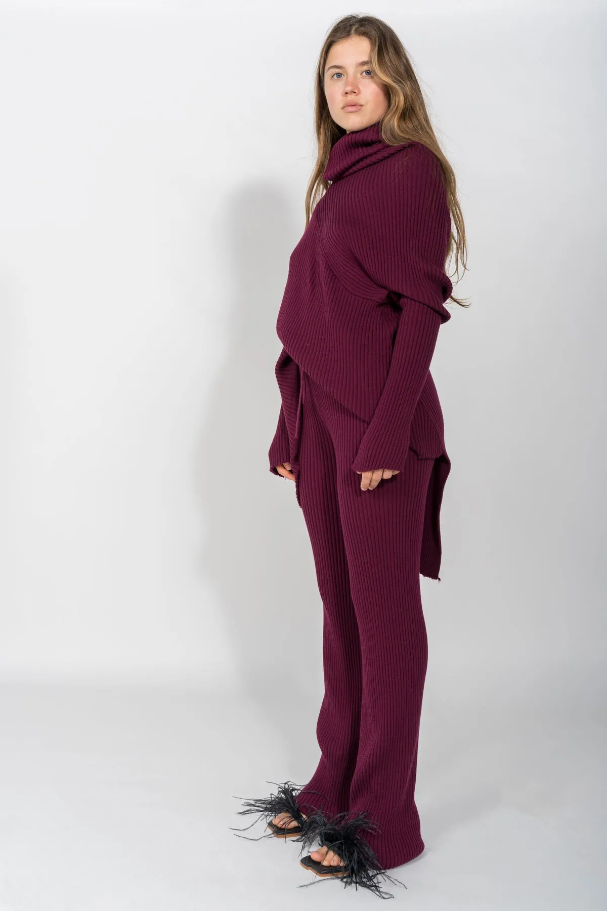 BURGUNDY KNITTED TROUSERS