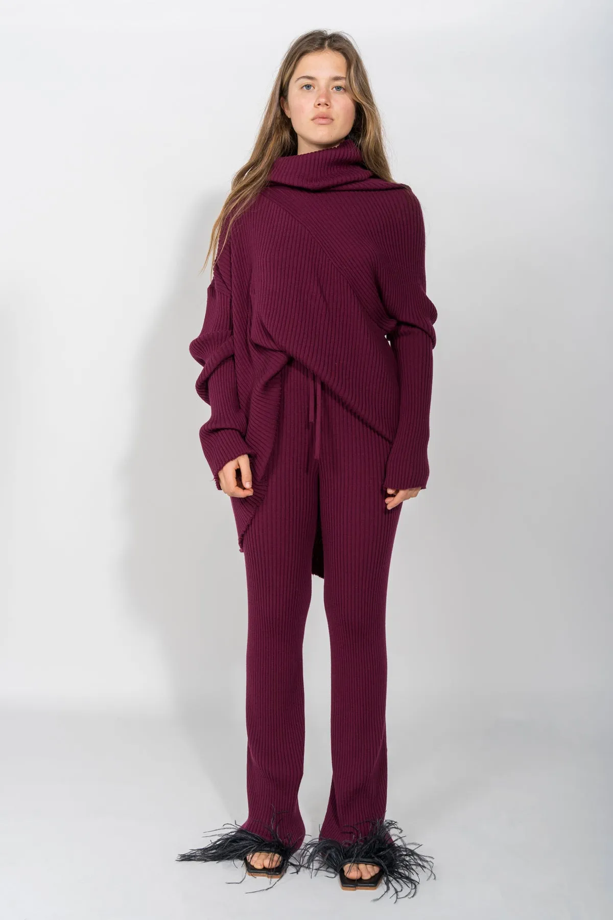 BURGUNDY KNITTED TROUSERS