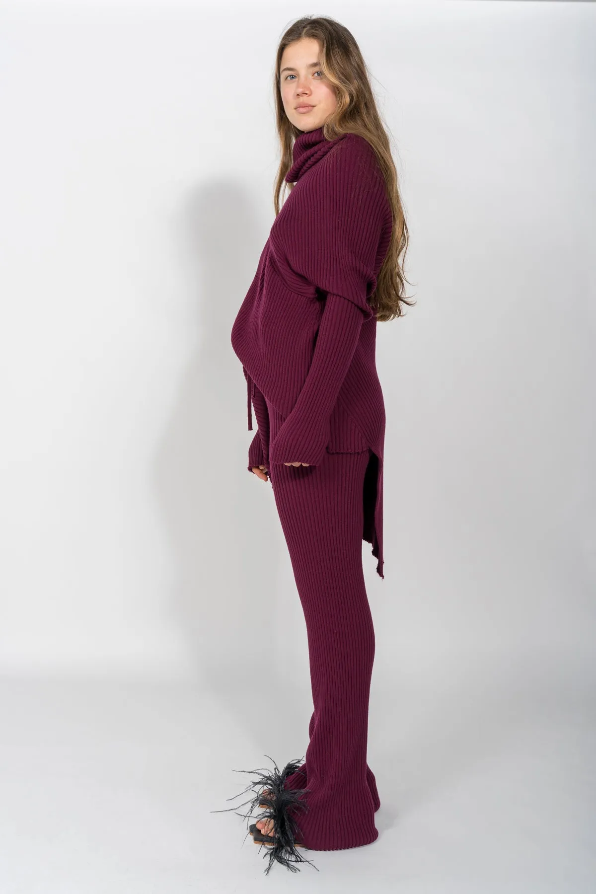 BURGUNDY KNITTED TROUSERS