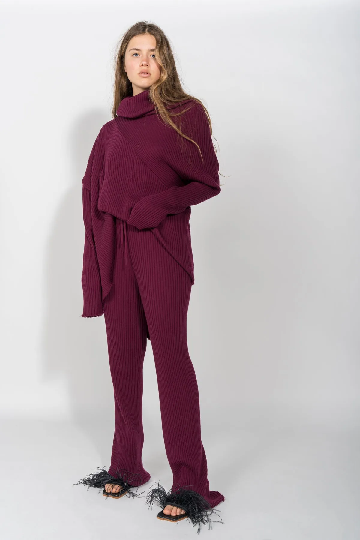 BURGUNDY KNITTED TROUSERS