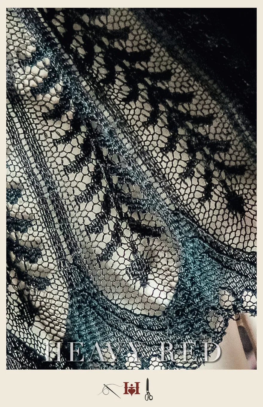 Scalloped Lace Wrist Gloves