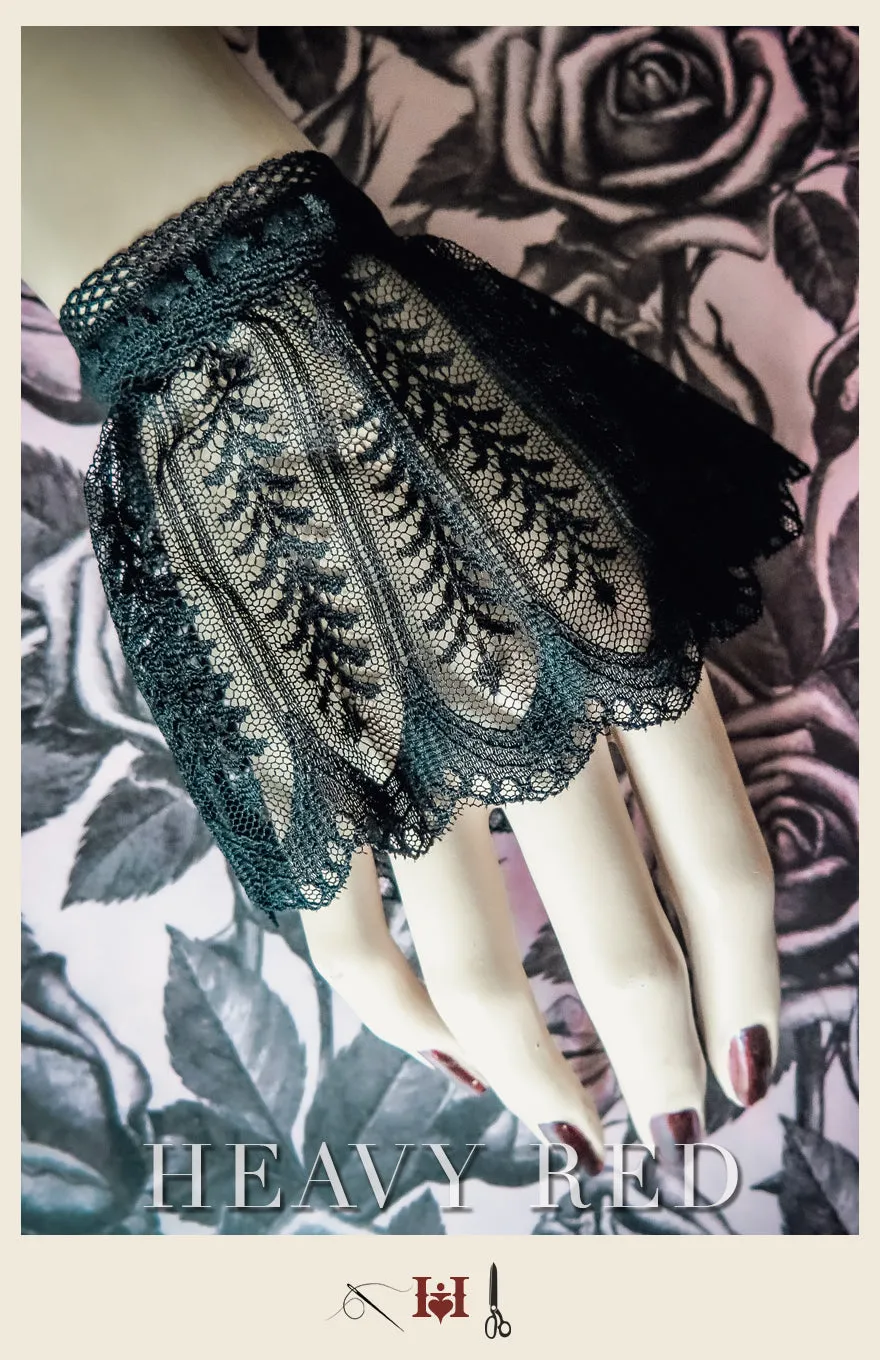 Scalloped Lace Wrist Gloves