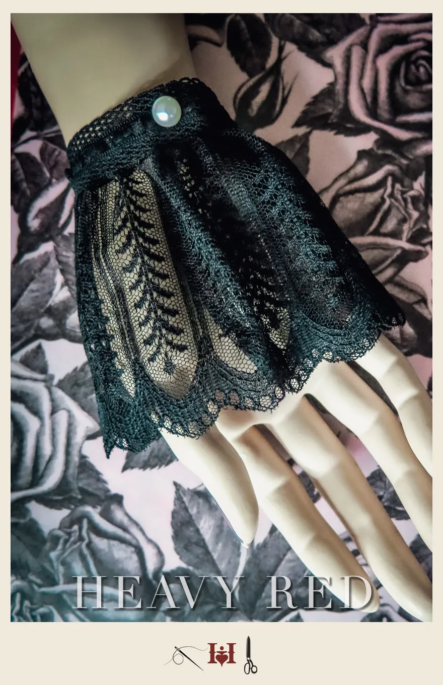 Scalloped Lace Wrist Gloves