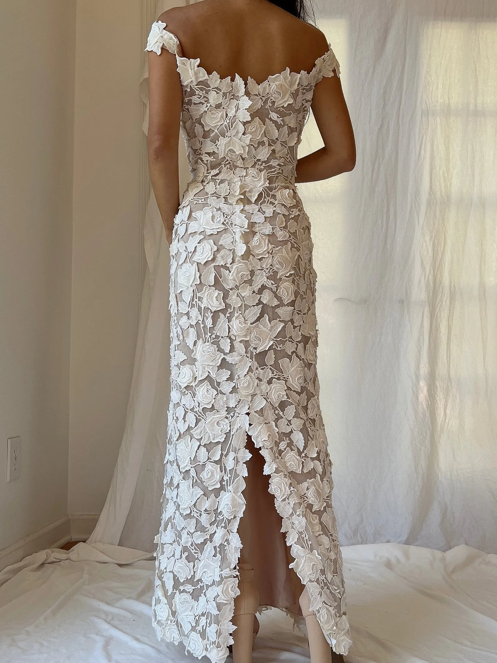 Vintage 3D Rose Applique Column Gown - S/6