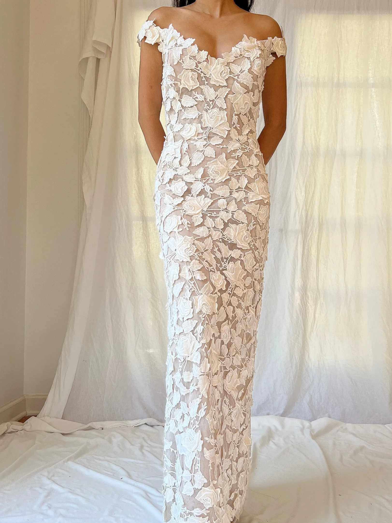 Vintage 3D Rose Applique Column Gown - S/6