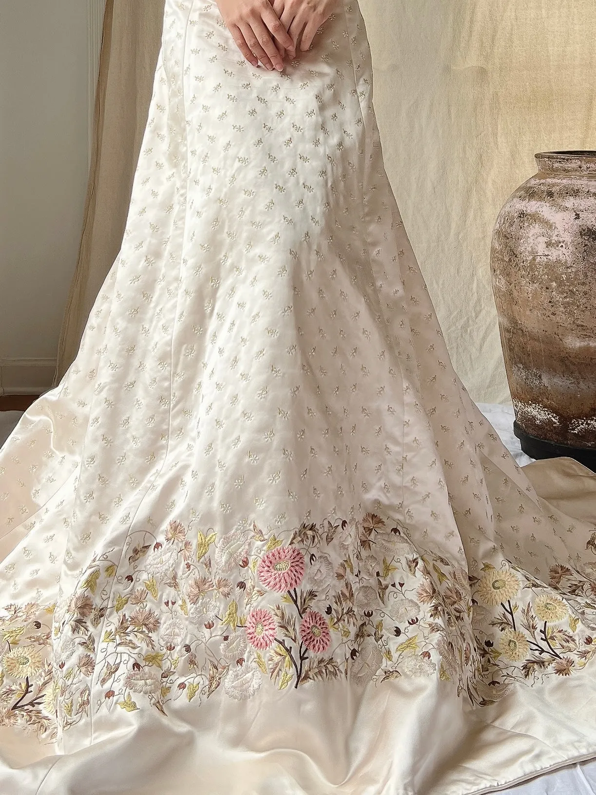 Vintage Eavis and Brown Silk Embroidered  Gown - L