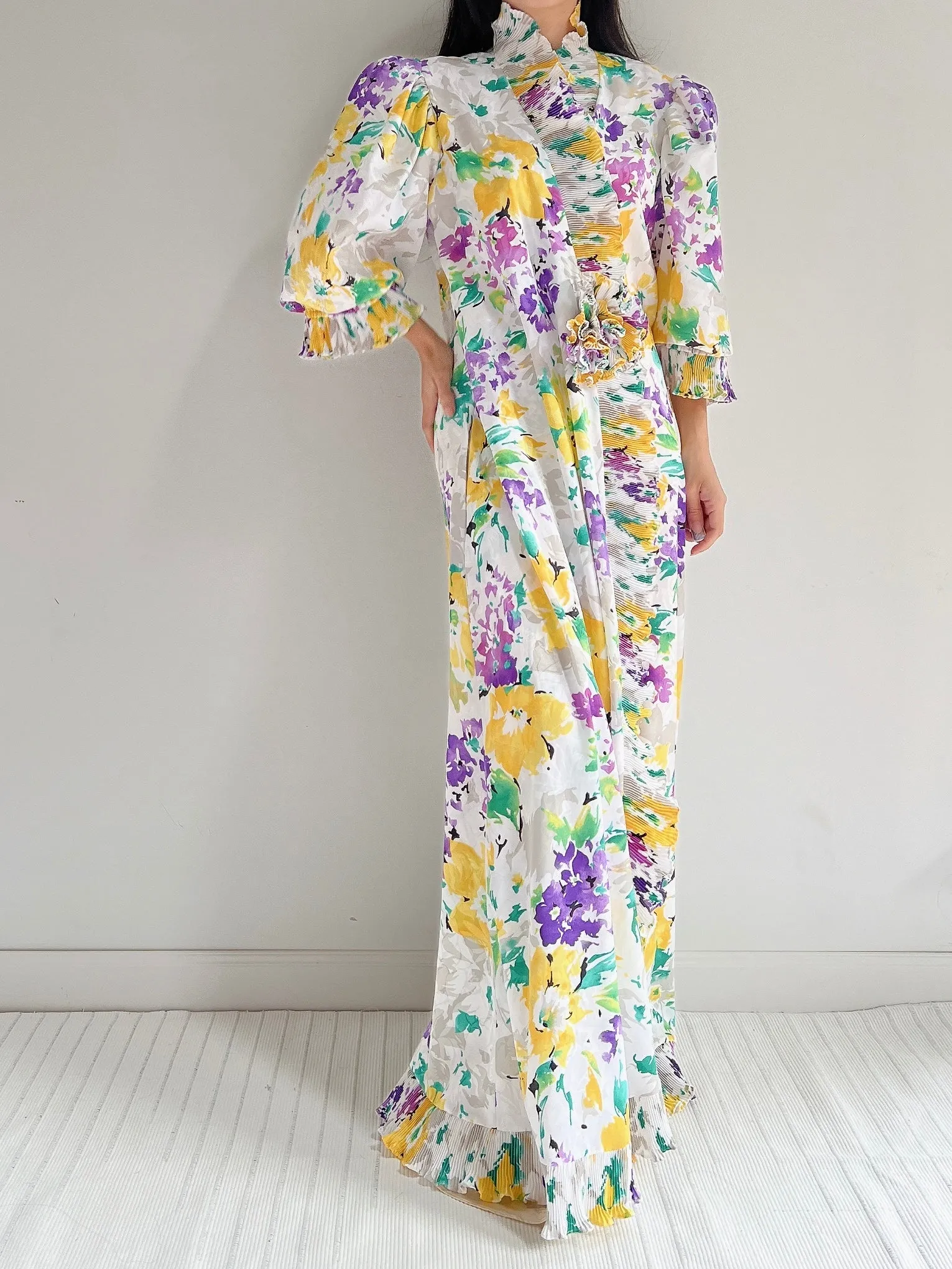 Vintage Puff Sleeve Ruffle Robe - M
