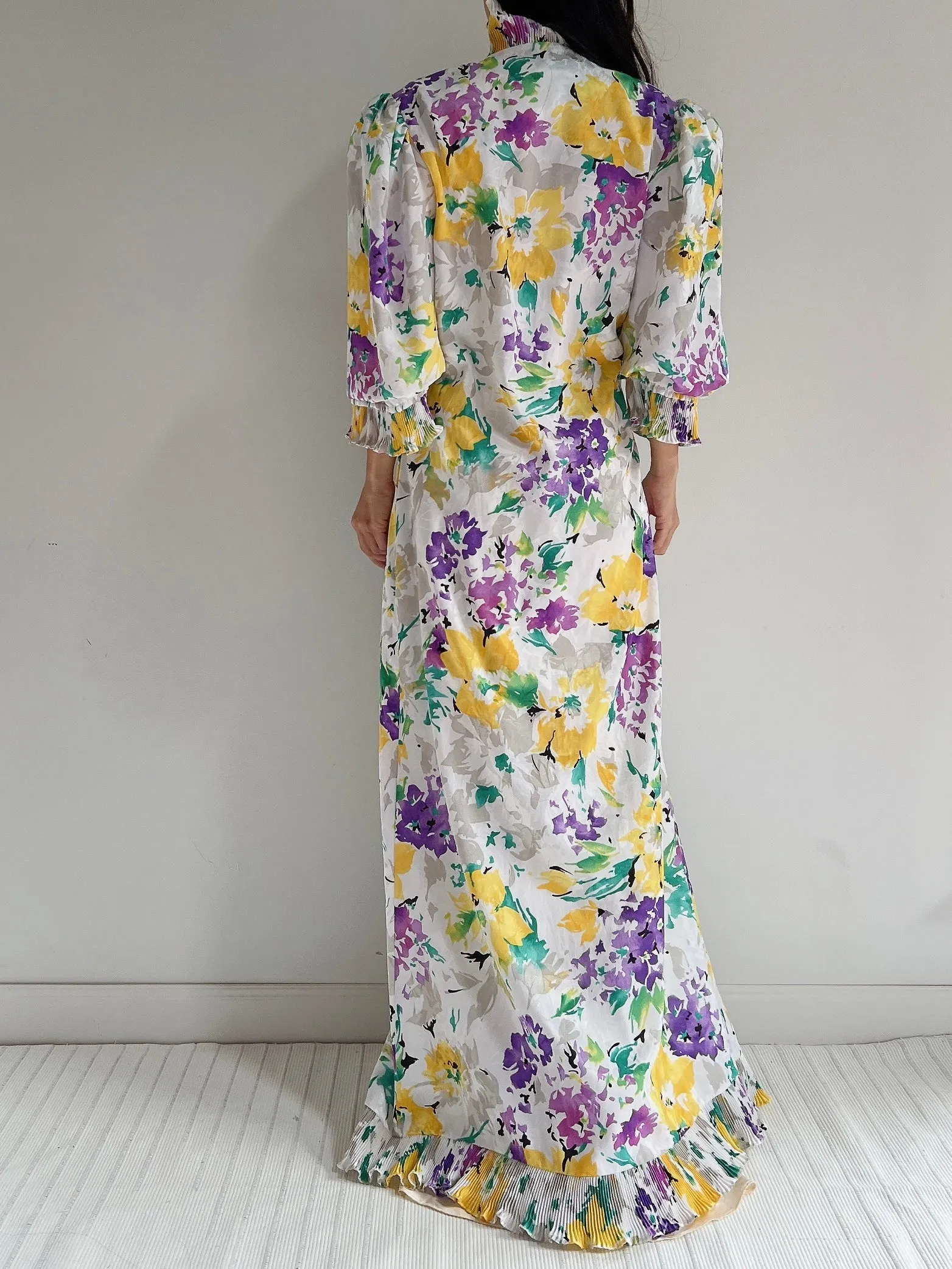 Vintage Puff Sleeve Ruffle Robe - M