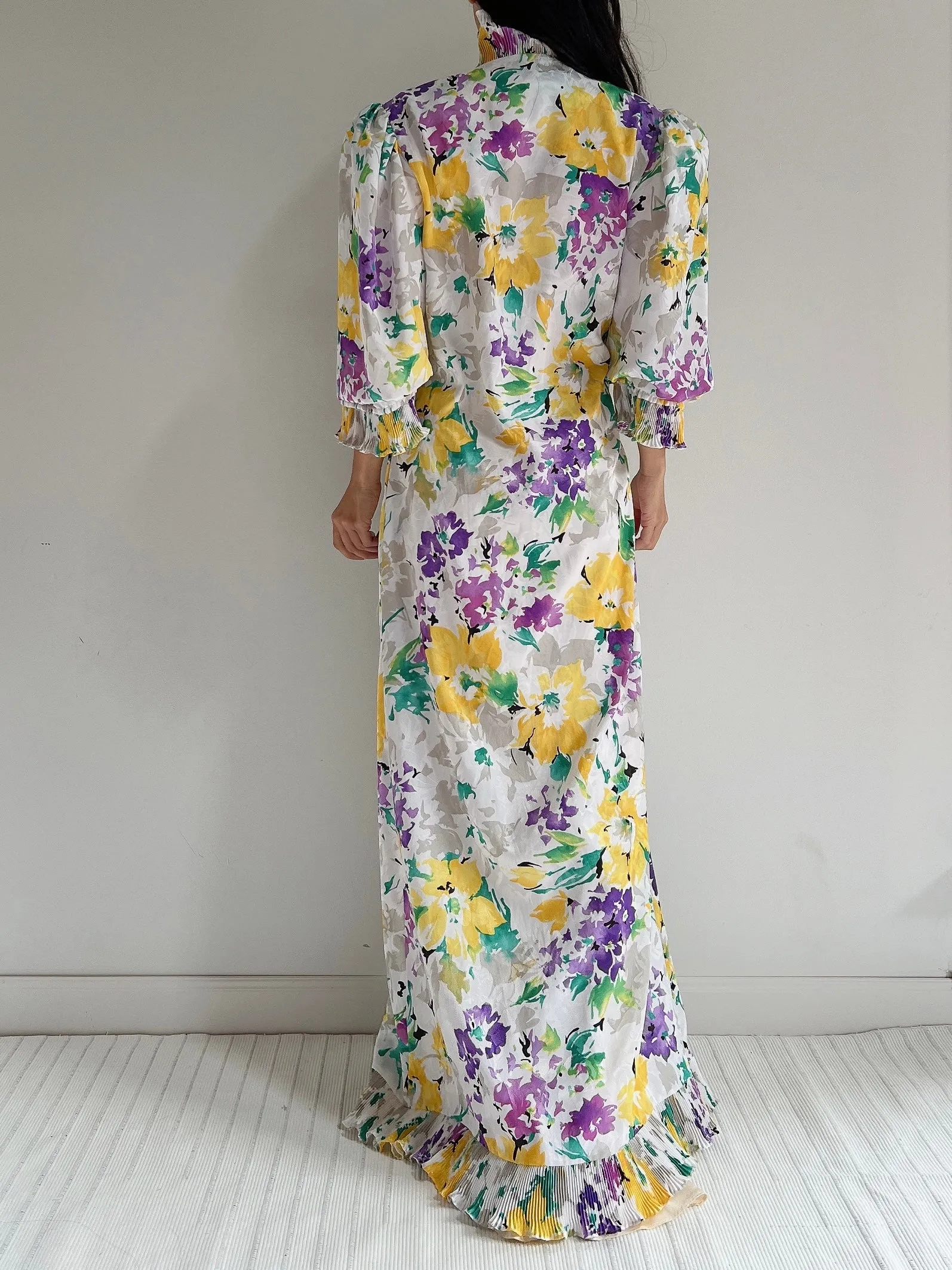 Vintage Puff Sleeve Ruffle Robe - M