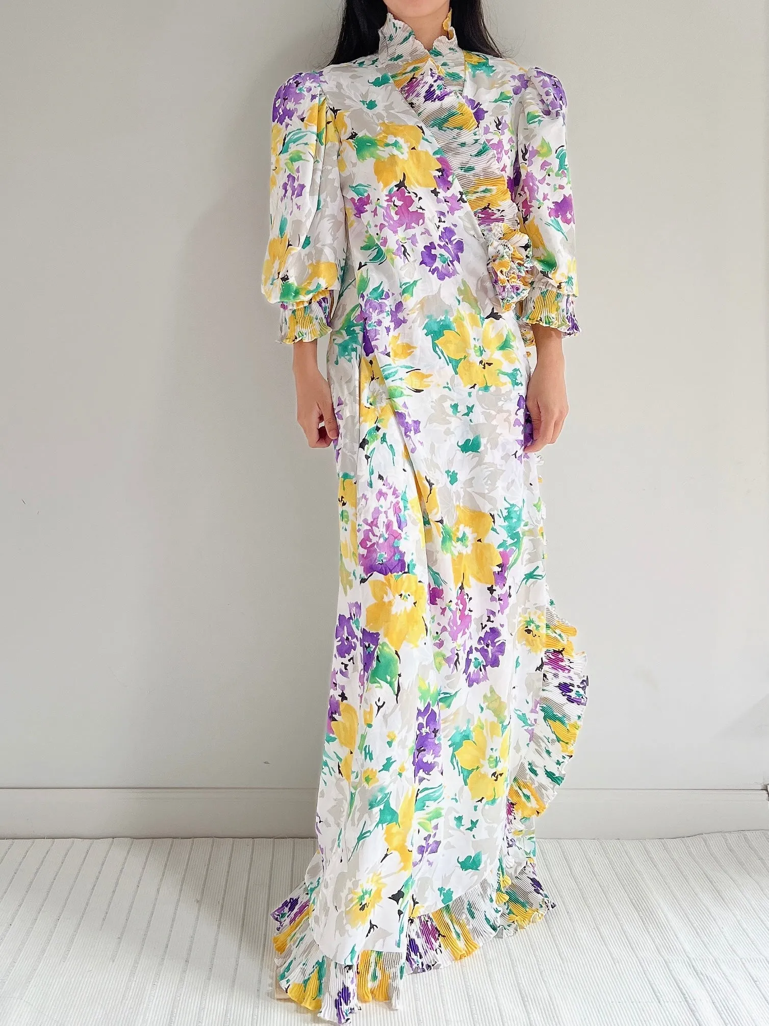 Vintage Puff Sleeve Ruffle Robe - M